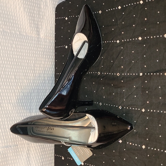 Comfort Plus by Predictions Shoes - Comfort Plus By Predictions NWT Janine L Sleek Black Pointy Toe Pumps size 11 W